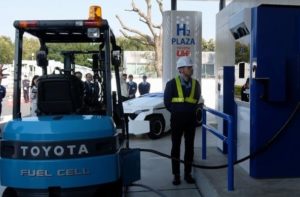 Toyota Industries charges fuel-cell forklifts with solar hydrogen