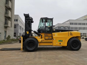 SOCMA successfully delivered a 25-ton range extended electric heavy forklift