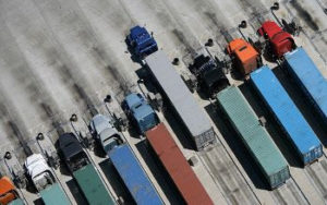 Port of Long Beach offers traffic alerts with new texting service