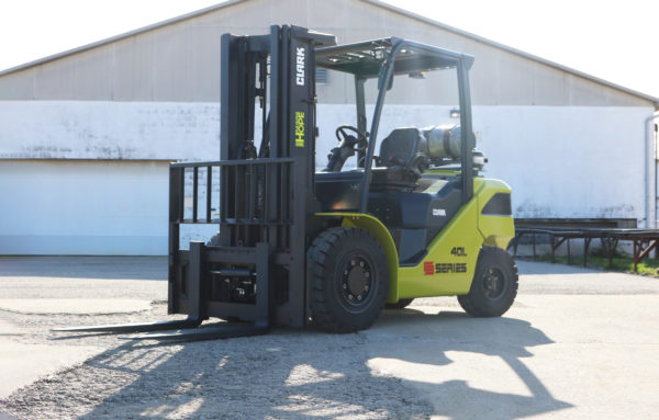 S40-60 IC Pneumatic forklift image