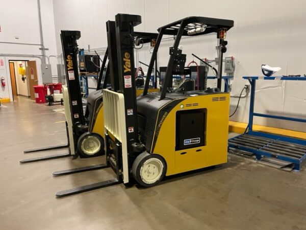 Hyster E70XN electric forklift image
