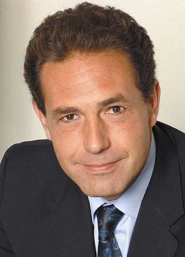 Javier Carrillo headshot
