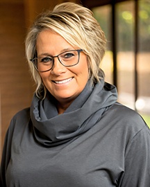 Tina Gelhaus headshot