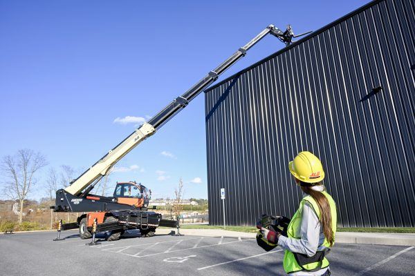 JLG R13100 Rotating Telehandler image