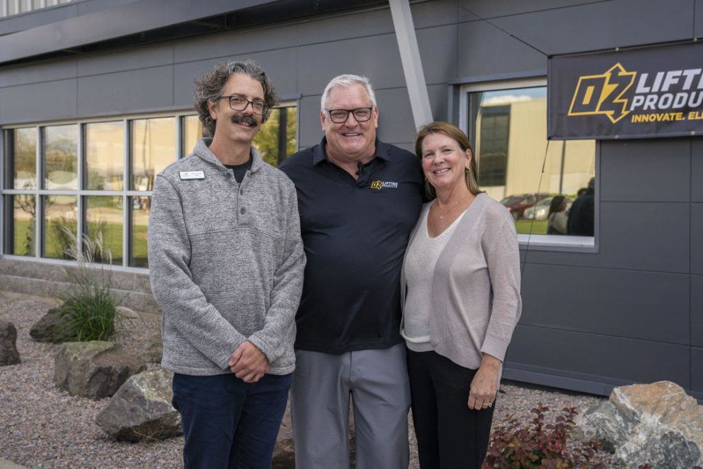 Left to right: Scott Sherman, Mayor of Winon: Steve Napieralski, President at OZ Lifting; and his wife, Jane. Photo credit: Josh Neitzel, courtesy of OZ Lifting Products
