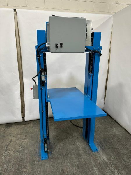 Advance lifts new electric straddle lift image 1