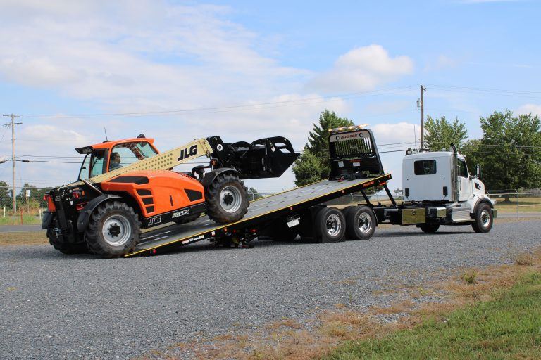 JLG Expands Rental-Focused Transport Solutions with the Enhanced Jerr-Dan® 15-Ton LP Industrial Carrier