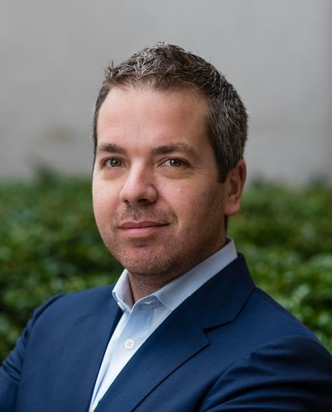 Alex Holmes headshot
