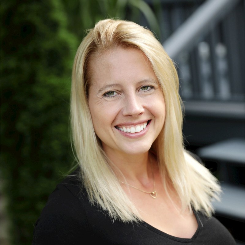 Lynne Elliott headshot